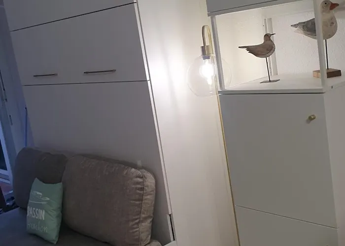 Le B - A 200 M De La *